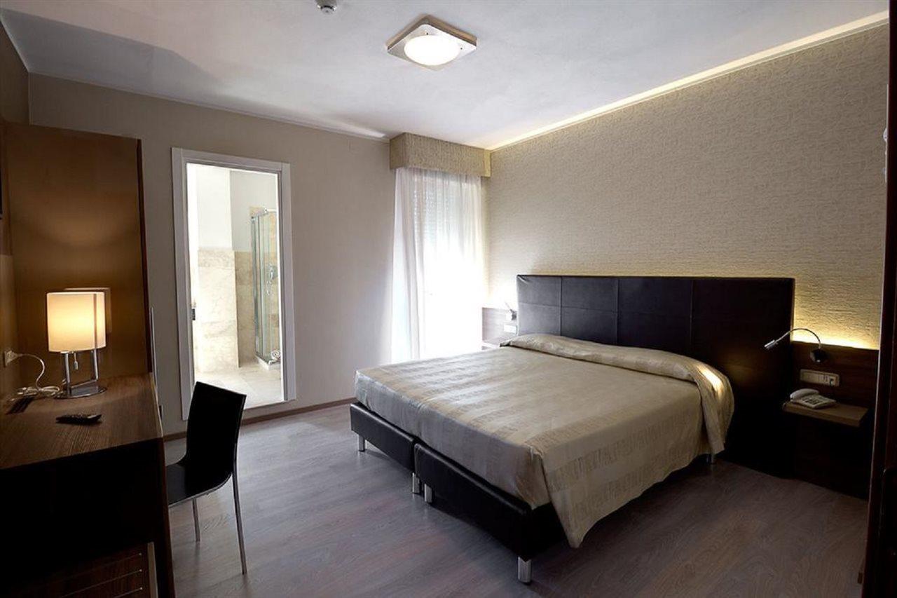 Hotel Park คาสติญโญน ฟิโอเรนทิโน ภายนอก รูปภาพ