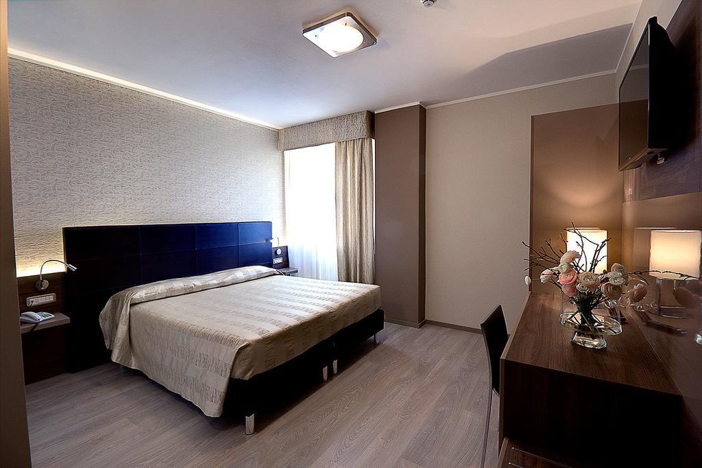 Hotel Park คาสติญโญน ฟิโอเรนทิโน ภายนอก รูปภาพ