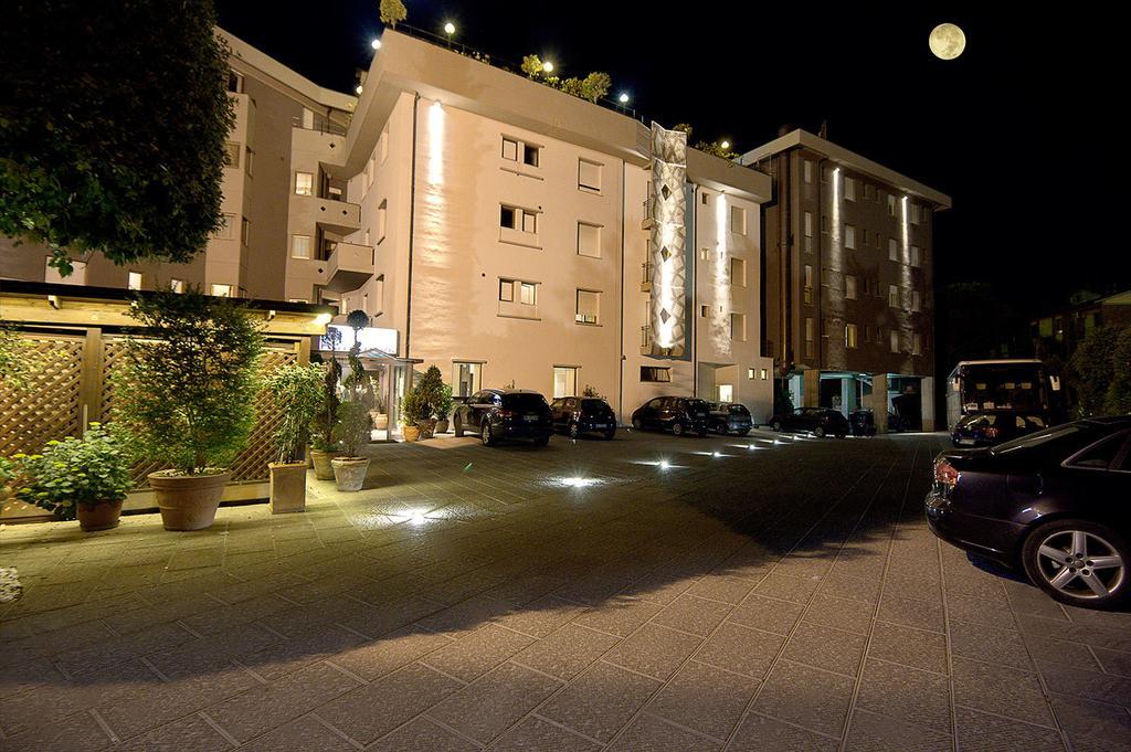Hotel Park คาสติญโญน ฟิโอเรนทิโน ภายนอก รูปภาพ