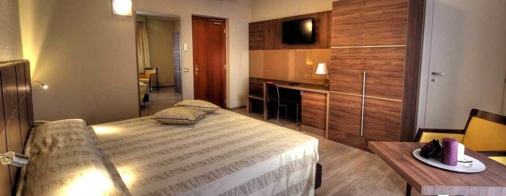 Hotel Park คาสติญโญน ฟิโอเรนทิโน ภายนอก รูปภาพ