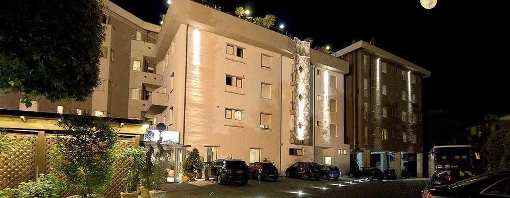 Hotel Park คาสติญโญน ฟิโอเรนทิโน ภายนอก รูปภาพ