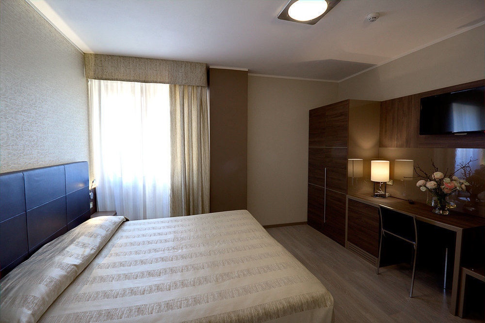 Hotel Park คาสติญโญน ฟิโอเรนทิโน ภายนอก รูปภาพ