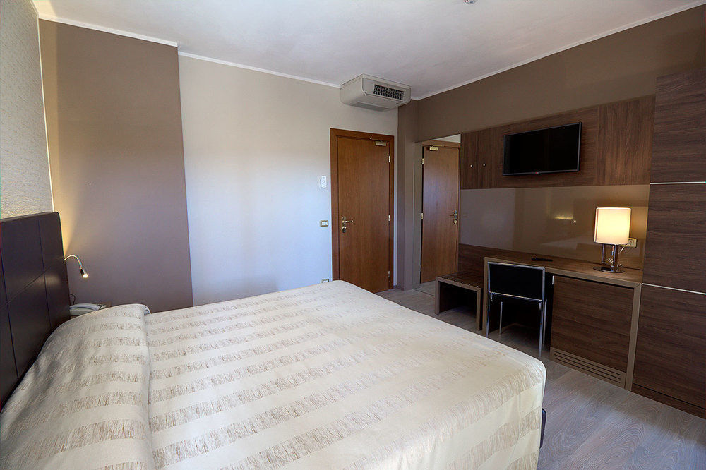 Hotel Park คาสติญโญน ฟิโอเรนทิโน ภายนอก รูปภาพ
